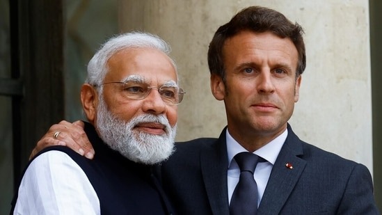 PM Modi warmly welcomes French President